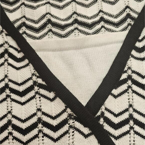 Tradition Womens Black & White Chevron Pattern Top Sz L/G 16 (14-16) - Picture 5 of 10